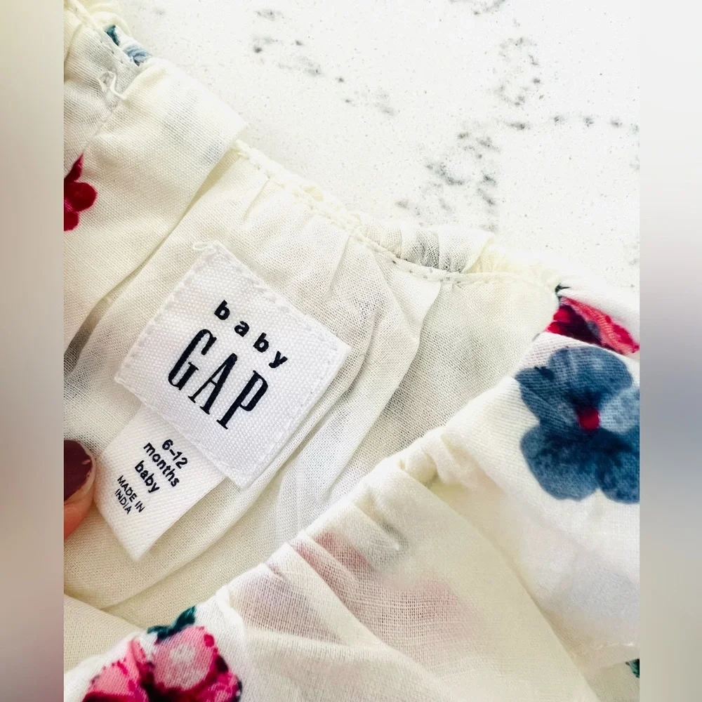 Baby Gap Floral top size 6-12 months